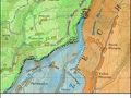 Fragment mapy topograficznej okolicy Trójmorskiego Wierchu z zaznaczonymi na kolorowo zlewiskami trzech mórz.Źródło mapy: „Góry Bialskie”, PPWK Warszawa 1974, wykonanie mapy zlewisk: Anna Ostrowska